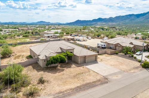 44822 3rd St, Phoenix, AZ 85087-8639