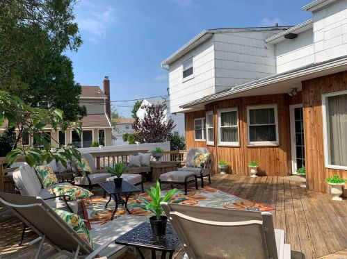 58 Vly Grn Dr, Valley Stream NY 11581-3635 exterior