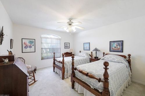 812 102 Ave, Naples FL 34108-3216 exterior