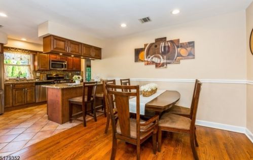 26 Acorn Dr, Clark NJ 07066-2109 exterior