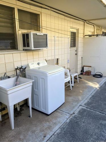 2615 Kaaha St, Honolulu HI 96826-3168 exterior