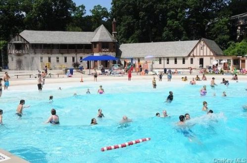 18 Audrey Ave, Mount Vernon NY exterior