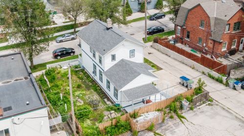 515 Pleasant St, Milwaukee WI  53202-2059 exterior