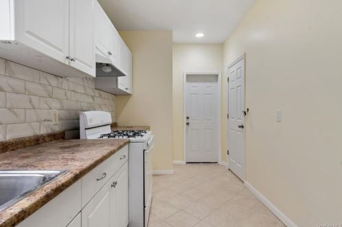 4256 Byron Ave, Bronx NY 10466-1516 exterior