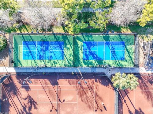 7476 Treeline Dr, Naples FL 34119-9727 exterior