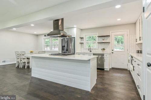 2002 Belle View Blvd, Alexandria VA 22307-1360 exterior