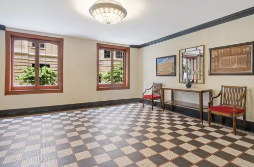 2335 Commonwealth Ave, Chicago, IL 60614-3558