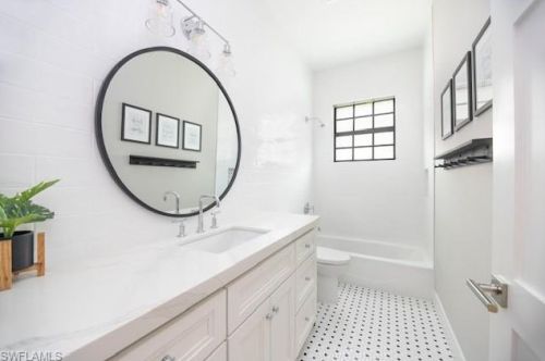 83 Willowick Dr, Naples FL 34110-1342 exterior