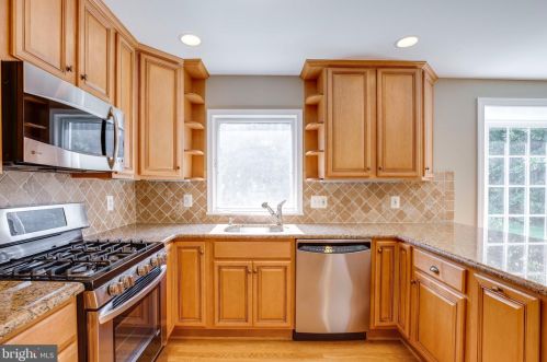 921 Bellview Rd, Mc Lean, VA 22102-1213