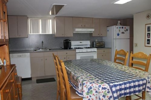 195 Swinton Ave, Bronx NY 10465-1920 exterior