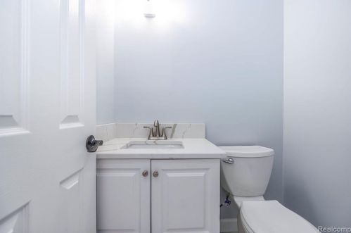 425 Rosemary St, Dearborn Heights MI  48127-3681 exterior