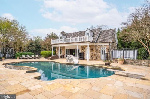 8503 Country Club Dr, Bethesda MD 20817-4579 exterior