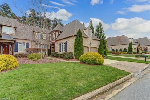 52 Creswell Ct, Greensboro, NC 27407-7894