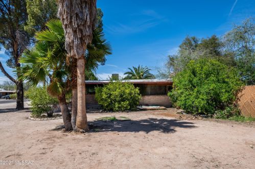 5749 Lee St, Tucson AZ 85719-3900 exterior