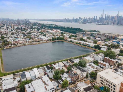 161 18th St, Union City NJ  07087-5460 exterior