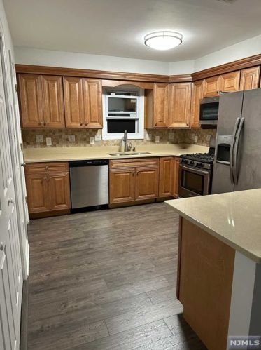 528 Chestnut Pl, Teaneck NJ  07666-2423 exterior