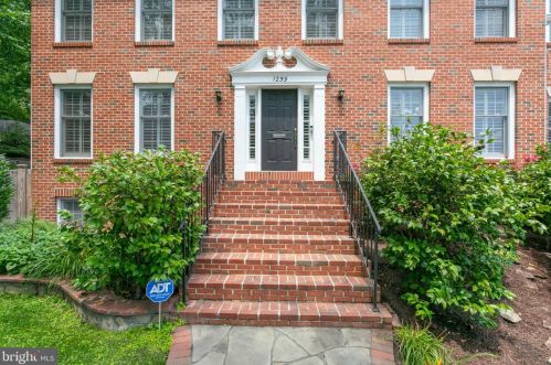 1259 Dartmouth Ct, Alexandria, VA 22314-4784