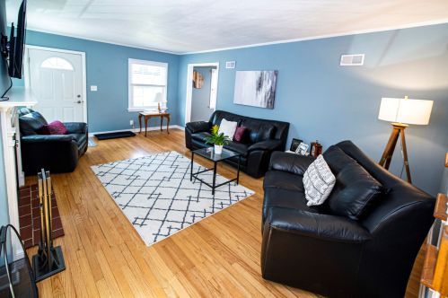 4758 Hollywood Ave, Milwaukee WI 53211-1037 exterior