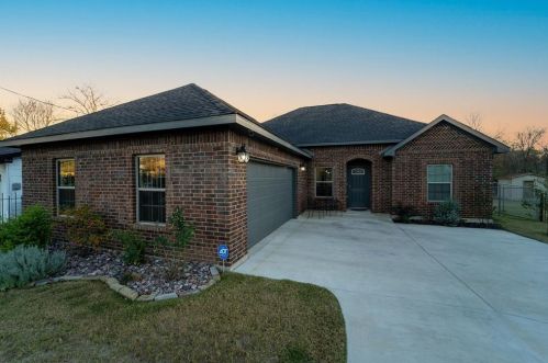 322 Acme St, Dallas, TX 75241-3403