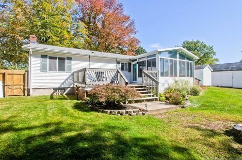 61 Arbor Rd, Enfield CT 06082-4204 exterior