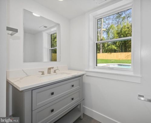 6705 Buttermere Ln, Bethesda MD  20817-1528 exterior