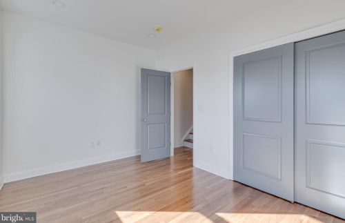 1009 Greenwich St, Philadelphia PA 19147-6409 exterior