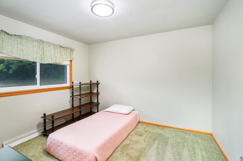 1815 Kenwood Dr, Duluth MN 55811-1652 exterior