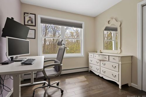 63 Foxcroft Rd, Enfield CT 06082-2430 exterior