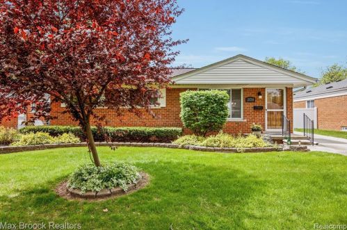 309 Batchewana St, Clawson, MI 48017-1367