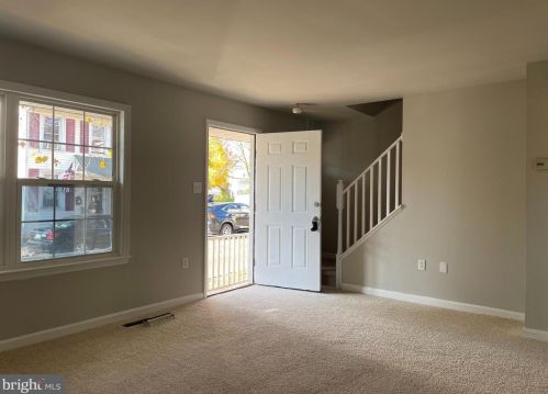 158 Washington St, Pottstown, PA 19464-5675