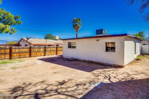 4137 1 St, Tucson AZ 85711-1510 exterior