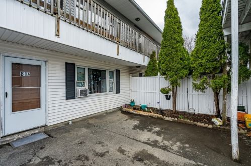 79 Exposition Ter, West Springfield MA 01089-3760 exterior