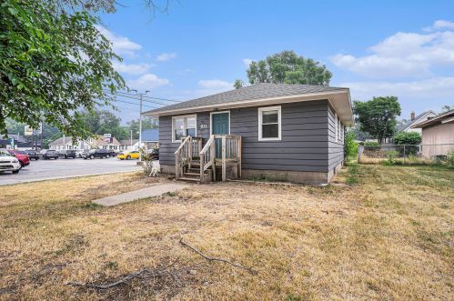 831 Hackley Ave, Meskegon MI 49444-1268 exterior