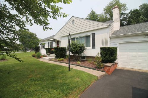 15 Old Farms Rd, Poughkeepsie, NY 12603-5005