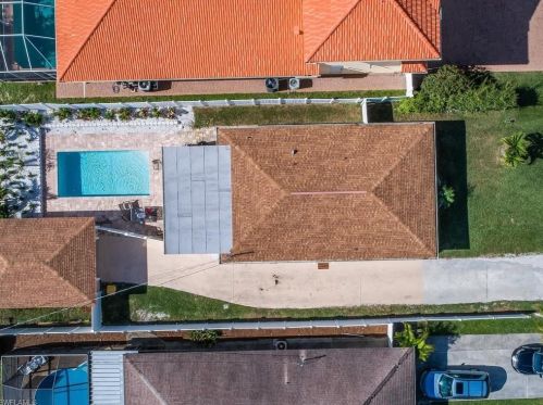 616 104 Ave, Naples FL 34108-3227 exterior