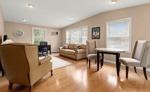 22 Lynn St, Peabody, MA 01960-5733