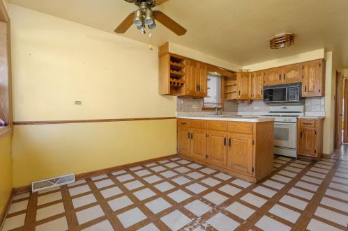 6022 Kilpatrick Ave, Chicago IL 60629-5637 exterior