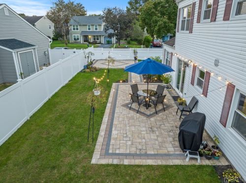 2 Thatcher Ct, Edison NJ  08820-2948 exterior