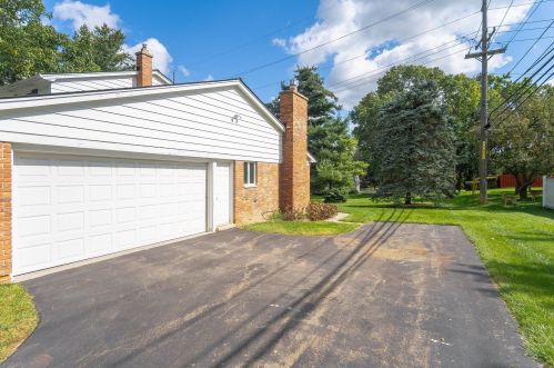 1136 Brewster Rd, Rochester MI 48309-1433 exterior