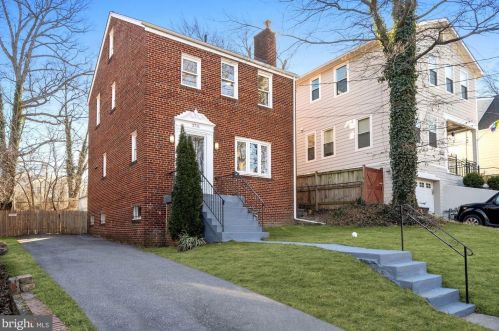 2711 18th St, Washington, DC 20018-1309