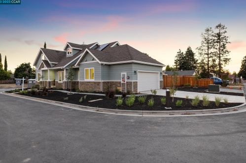 1711 Berrywood Dr, Concord CA 94521-2142 exterior