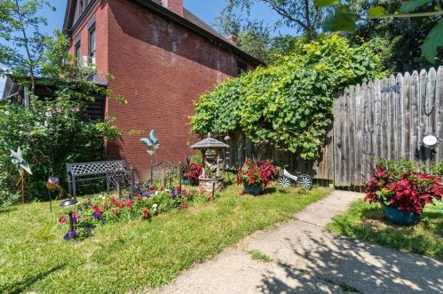 663 Frst Ave, Pittsburgh PA 15202-2925 exterior