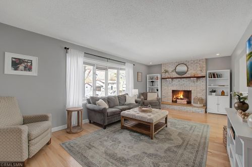 4258 Dunrovin Ln, Saint Paul MN 55123-1725 exterior