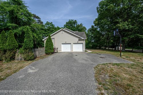 86 Serpentine Dr, Berkeley Township NJ  08721-3051 exterior