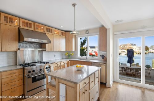 1666 End Dr, Point Pleasant Beach NJ 08742-5143 exterior