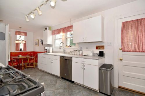 250 3 St, Elmhurst IL 60126-2460 exterior