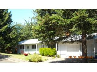 995 44th Ave, Eugene OR  97405-4581 exterior