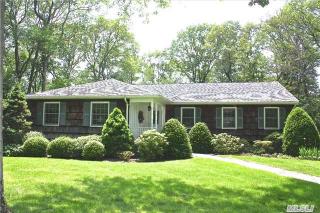 19 Bantry Ct, Hunt, NY 11743-1507