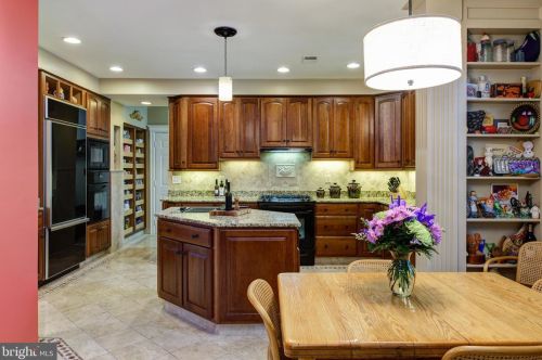 6310 Alderman Dr, Alexandria VA 22315-3730 exterior