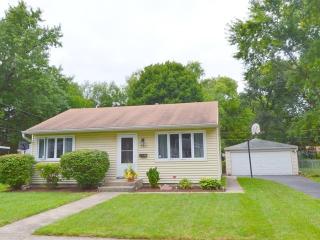 204 Evanslawn Ave, Aurora, IL 60506-3529